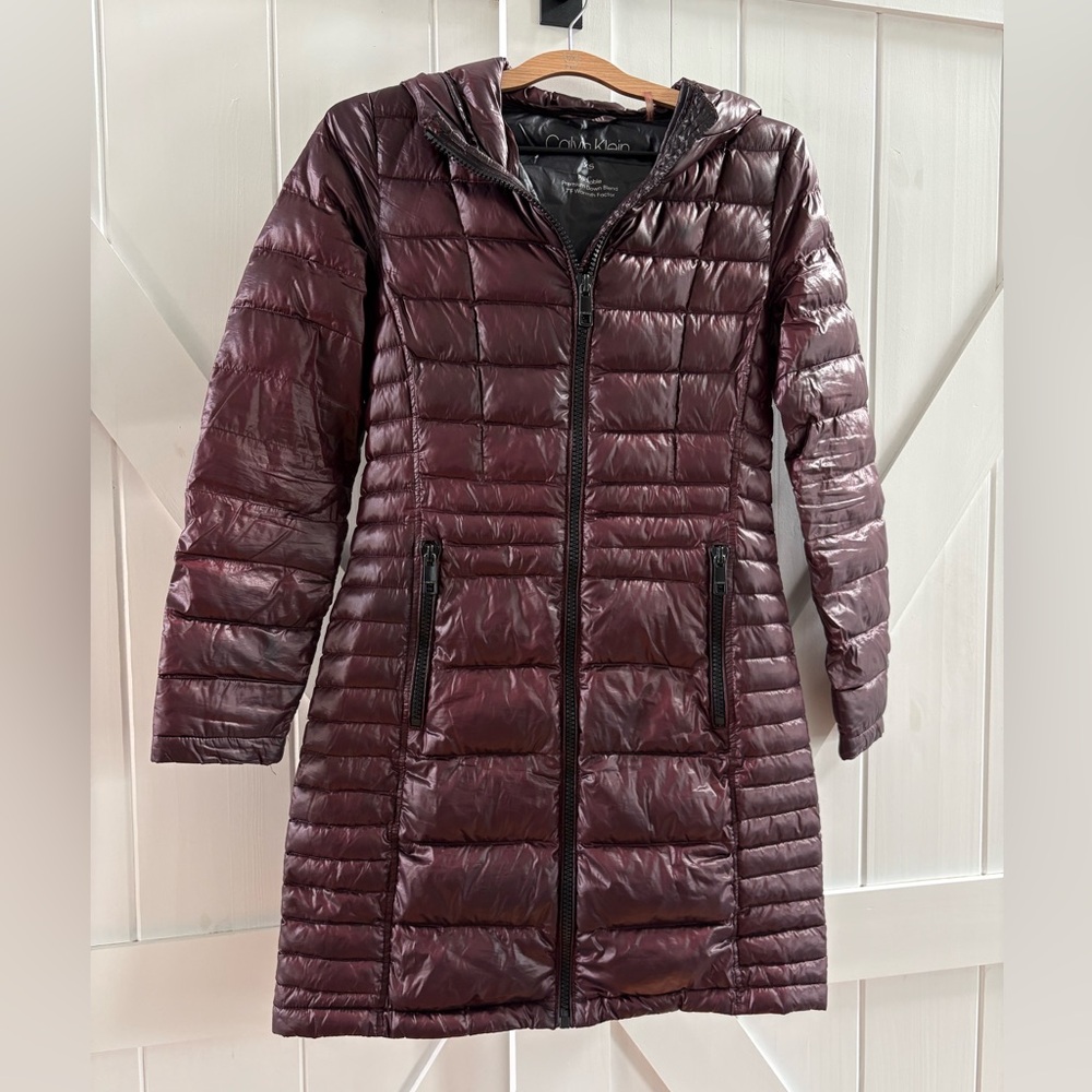 Calvin Klein Packable Premium Down Mid-length Hooded Coat in Burgundy